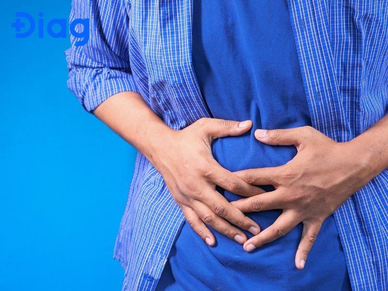 Triệu chứng sán mèo bao gồm đau bụng, mệt mỏi, da nổi mẩn ngứa, tổn thương mắt, tâm lý không ổn định,...